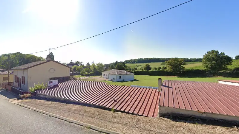 Vue de la rue devant F.M.B. Fabrication Mécanique Bué, Chardonnay