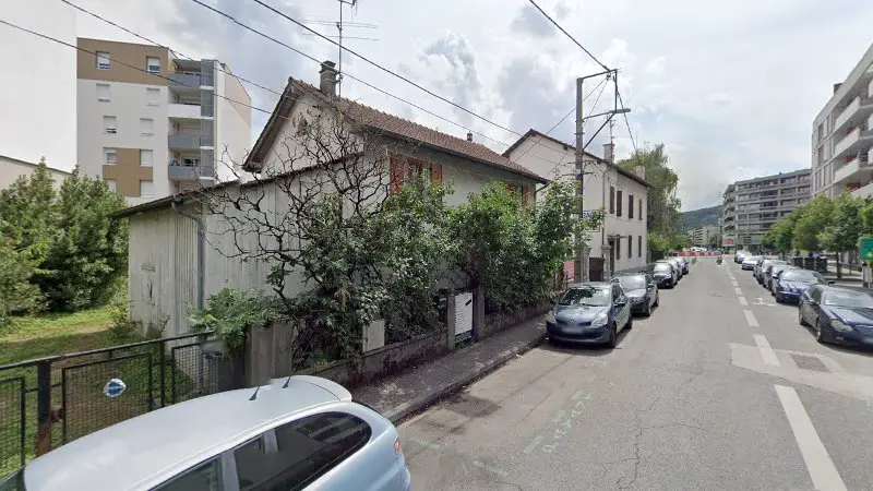 Vue de la rue devant Garage Des Alpes, Annemasse