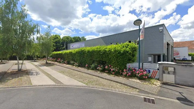 Vue de la rue devant 1,2,3 AutoService, Bailly-Romainvilliers