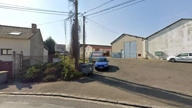 Vue de la rue devant Carrosserie Fonseca, Les Mureaux
