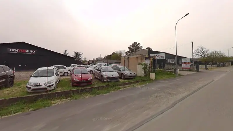 Vue de la rue devant PRECISIUM - ALLEGRI AUTOMOBILES, Condom