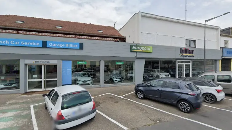 Vue de la rue devant Mécanique Carrosserie Renault, Sarrebourg