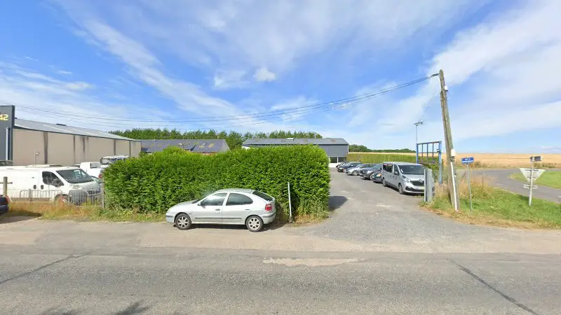 Vue de la rue devant TOP CARROSSERIE, Soumont-Saint-Quentin