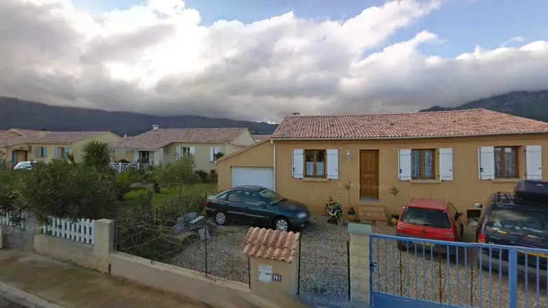 Vue de la rue devant carrosserie l'Umbria, Furiani