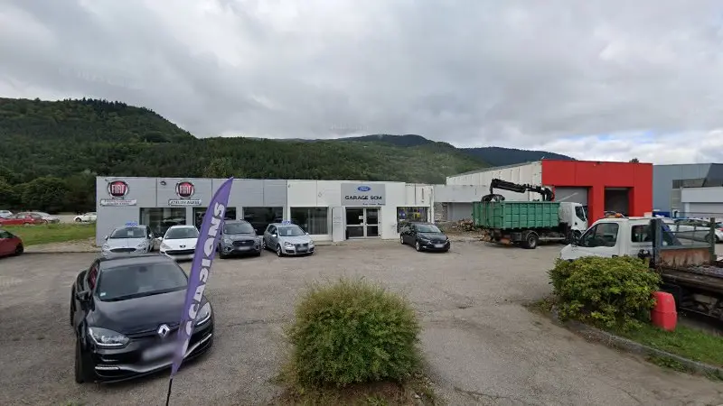 Vue de la rue devant Garage SCM - Susville Carrosserie Matheysine, Susville