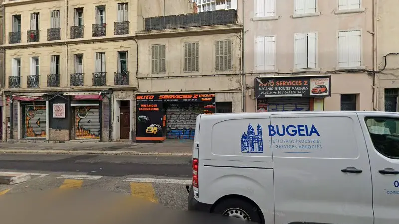 Vue de la rue devant Auto Service Z: Garage Spécialiste SMART Marseille, Marseille