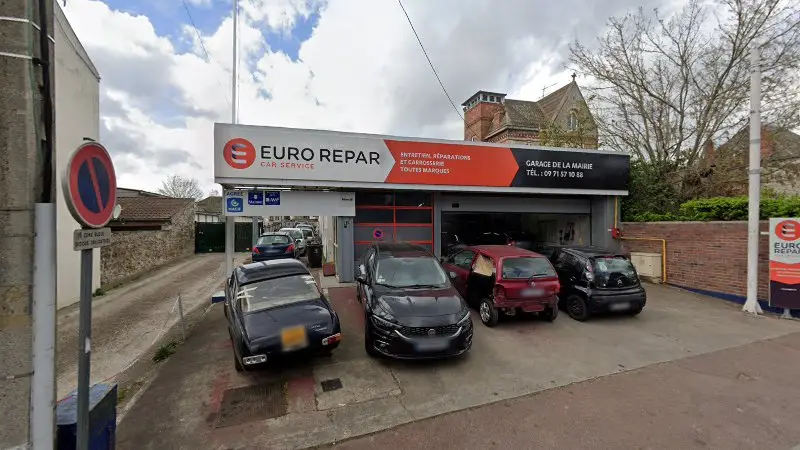 Vue de la rue devant Eurorepar Park Auto Garage, Mantes-la-Ville
