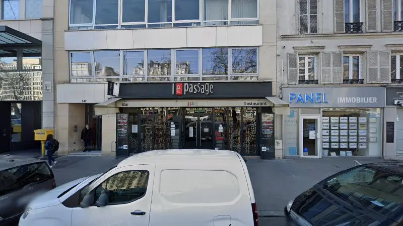 Vue de la rue devant TopTruck International, Neuilly-sur-Seine