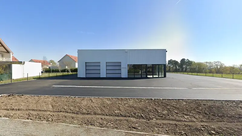 Vue de la rue devant RENAULT/DACIA - GARAGE PROVENCE - ARZACQ, Arzacq-Arraziguet