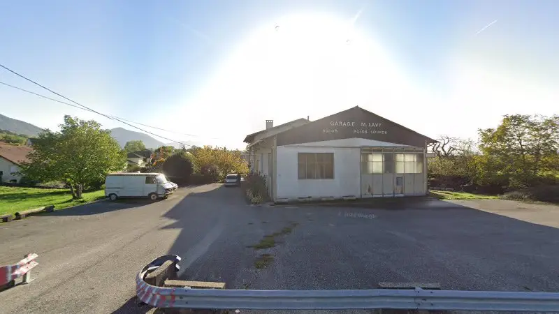 Vue de la rue devant Garage M. Lavy, Viuz-la-Chiésaz