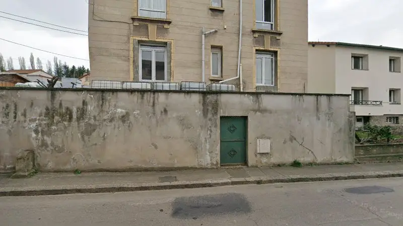 Vue de la rue devant CONCEPT CARS, Le Chambon-Feugerolles
