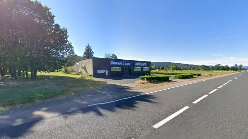 Vue de la rue devant Sarl D'expl Carrosserie Grenier JM, Marsac-en-Livradois