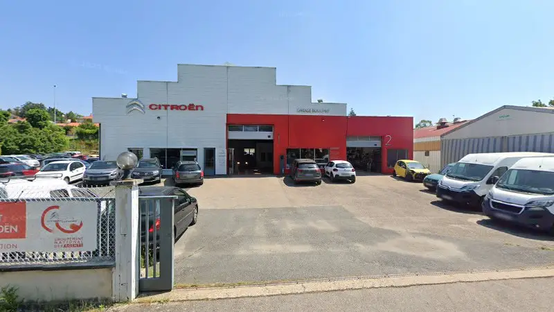 Vue de la rue devant Garage Bouchut Sarl - Citroën, Saint-Laurent-de-Chamousset