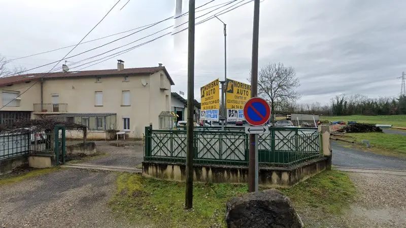 Vue de la rue devant Garage des Marques ( Garage De Frontonas ), La Verpillière
