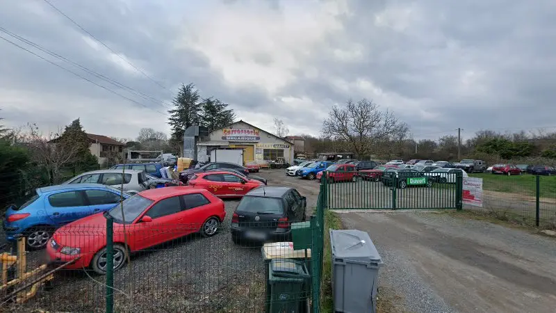 Vue de la rue devant Carrosserie Gallet Marti, Dardilly