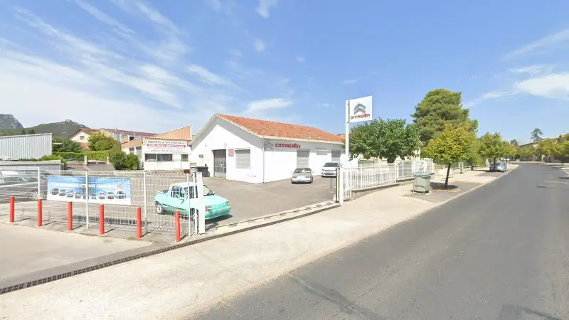 Vue de la rue devant Garage Martin Guy - Citroën, Saint-Mathieu-de-Tréviers