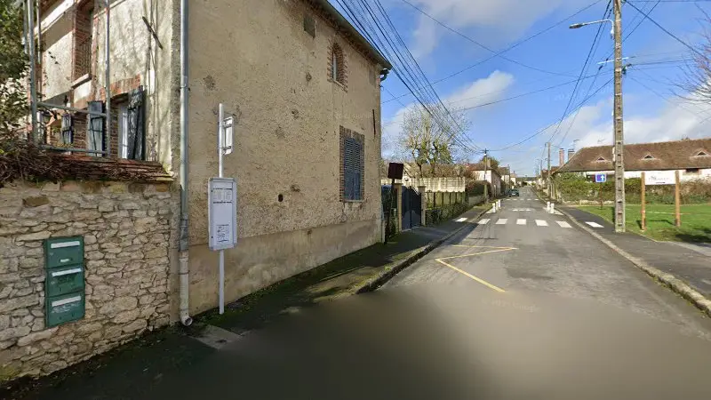 Vue de la rue devant SAS Guignier Garage G M A, Luisetaines