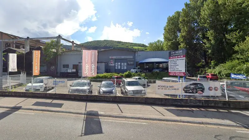 Vue de la rue devant DE SEZE AUTOMOBILES Fiat, Albigny-sur-Saône