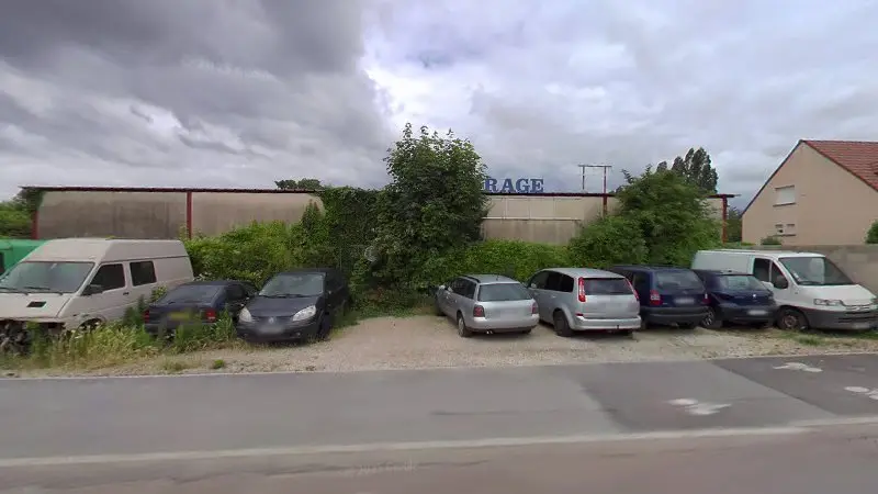 Vue de la rue devant Eurorepar Casse 21, Genlis