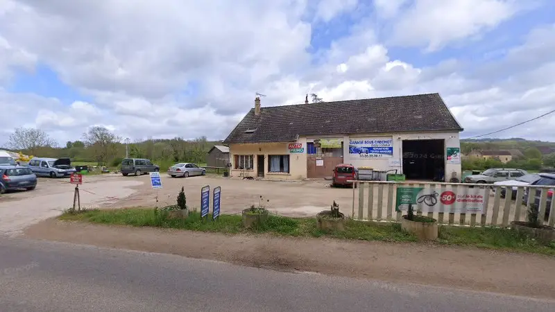Vue de la rue devant GARAGE SOUS CRECHOT, Saint-Père