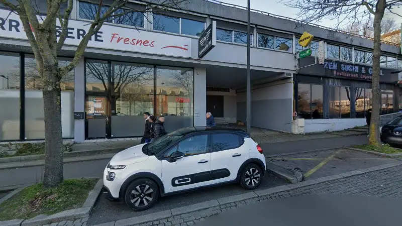 Vue de la rue devant Axial Carrosserie Fresnes, Fresnes
