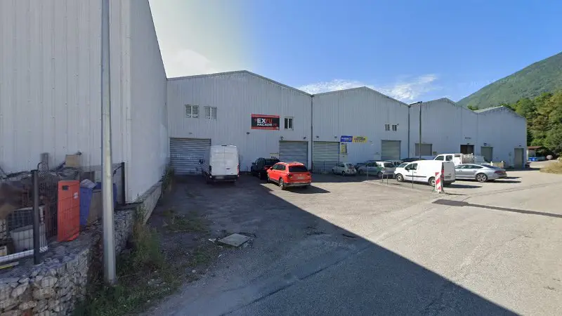 Vue de la rue devant GARAGE PREMIER - CARROSSERIE PATERNO, Le Bourget-du-Lac