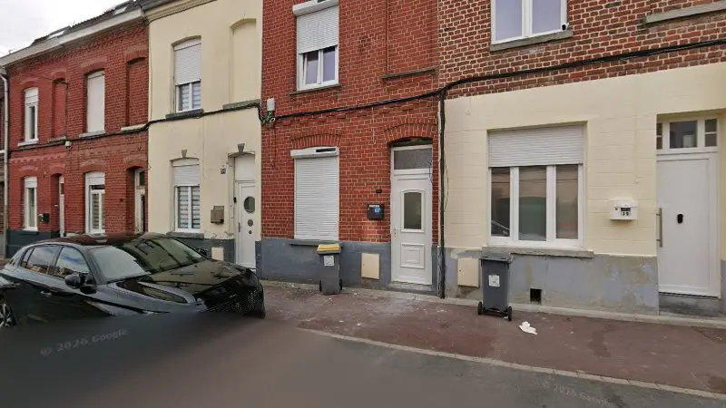 Vue de la rue devant Carz Tourcoing remorquage, Tourcoing
