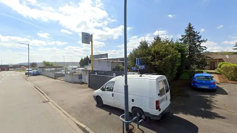 Vue de la rue devant GARAGE DE L'ETOILE Fiat, Florange