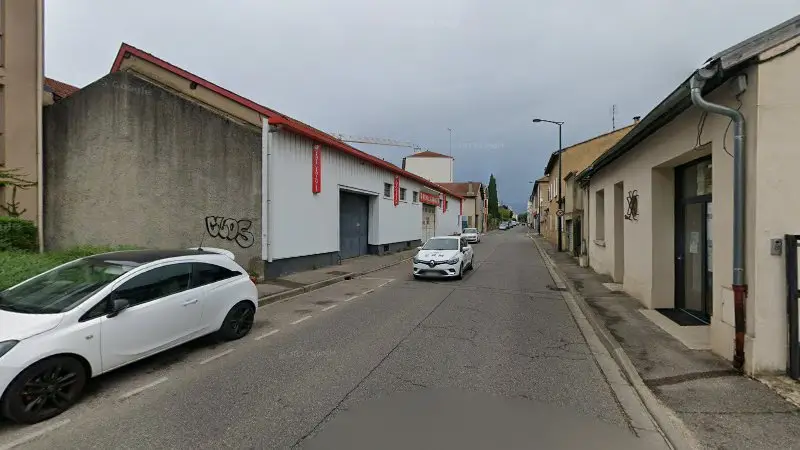 Vue de la rue devant Royal Garage Sarl, Romans-sur-Isère