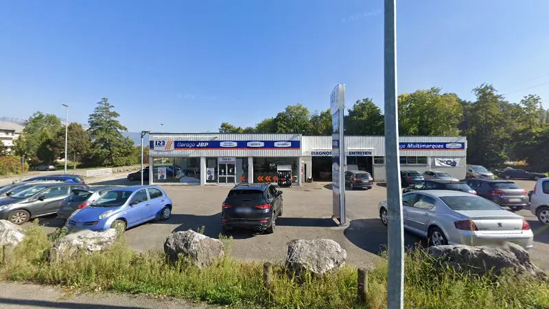 Vue de la rue devant Garage JBP - 1,2,3 AutoService, Cognin