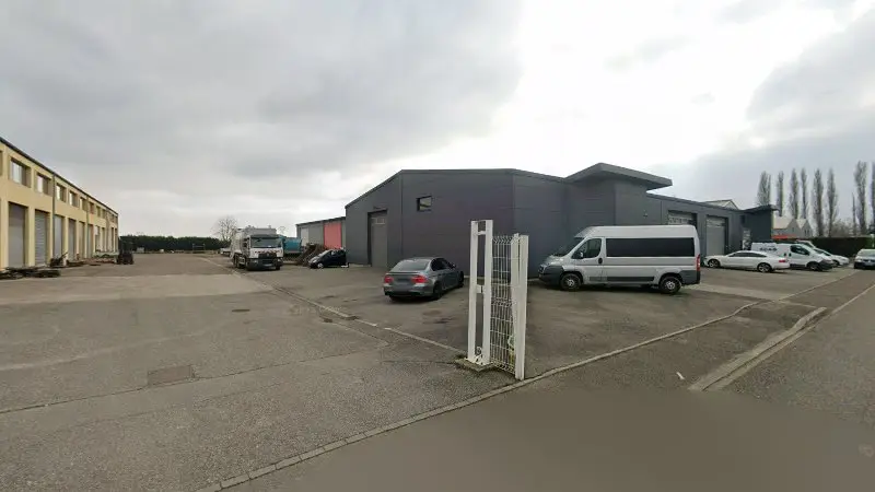 Vue de la rue devant Carrosserie Thierry Anneheim, Volgelsheim