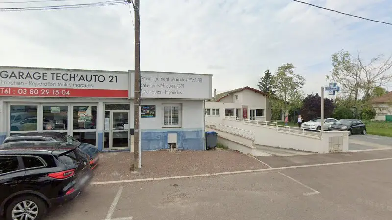 Vue de la rue devant Garage Tech Auto 21, Varois-et-Chaignot