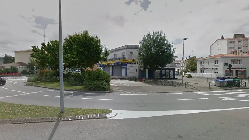 Vue de la rue devant Dominos pizza, Les Sables-d'Olonne