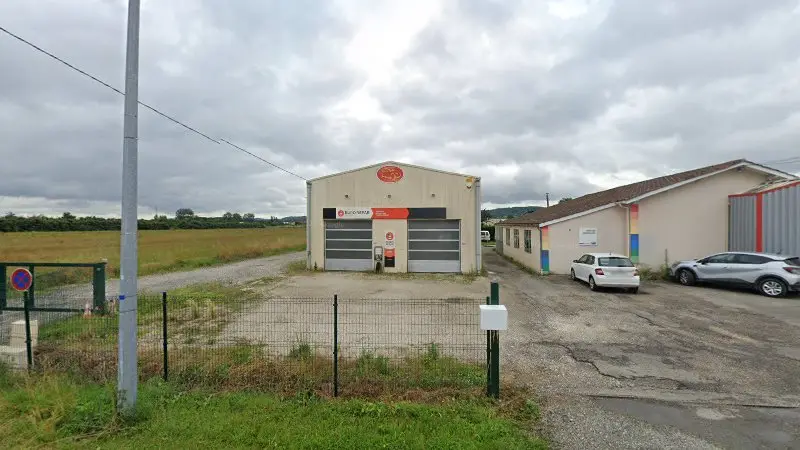 Vue de la rue devant Eurorepar, Sainte-Livrade-sur-Lot