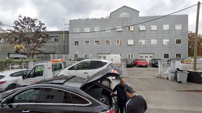 Vue de la rue devant Auto Services Abdennaceur Naji, Bonneuil-sur-Marne