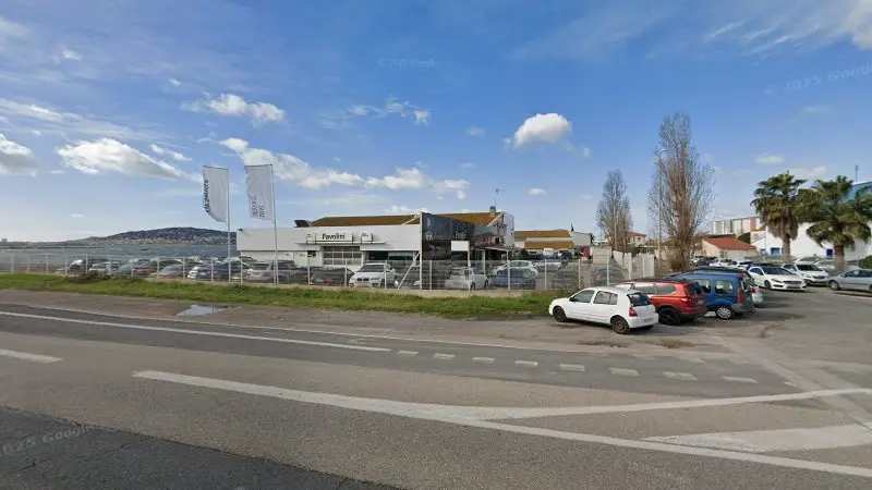 Vue de la rue devant SARL GARAGE FAVOLINI BMW, Balaruc-les-Bains