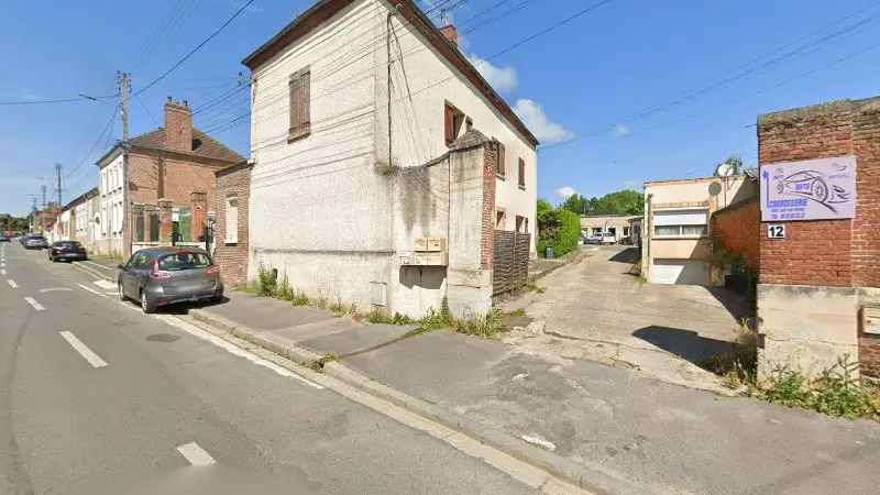 Vue de la rue devant Carrosserie Ferronnerie Duval, Beauvais