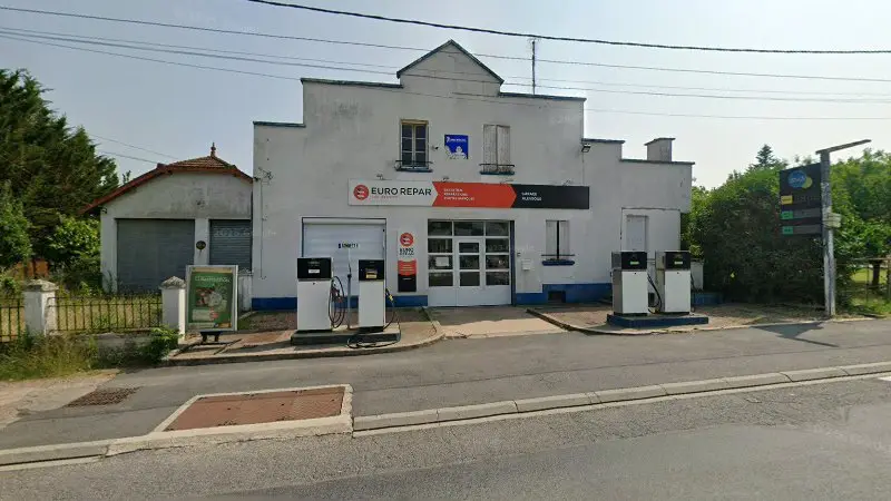 Vue de la rue devant Garage de Marseigne - Jacky Guillaneux, Jaligny-sur-Besbre