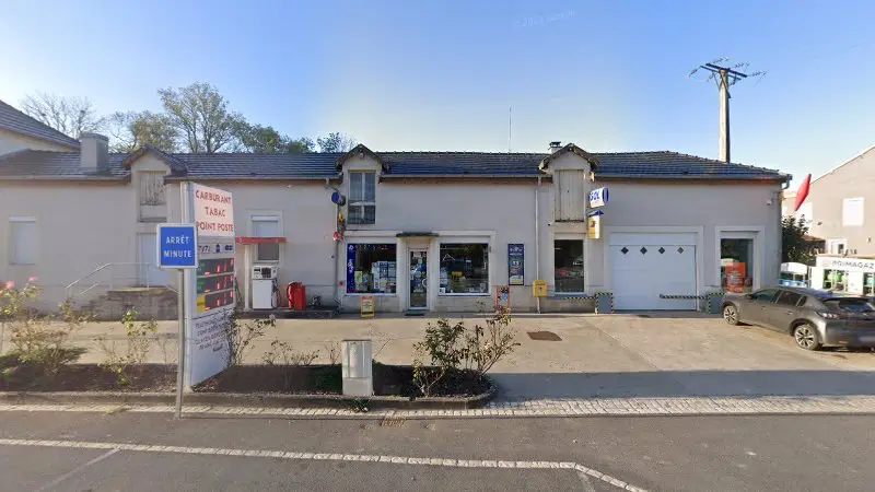 Vue de la rue devant Ici, Service Clés, Houdelaincourt