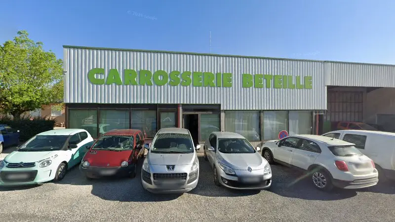Vue de la rue devant Carrosserie Béteille, Luc-la-Primaube