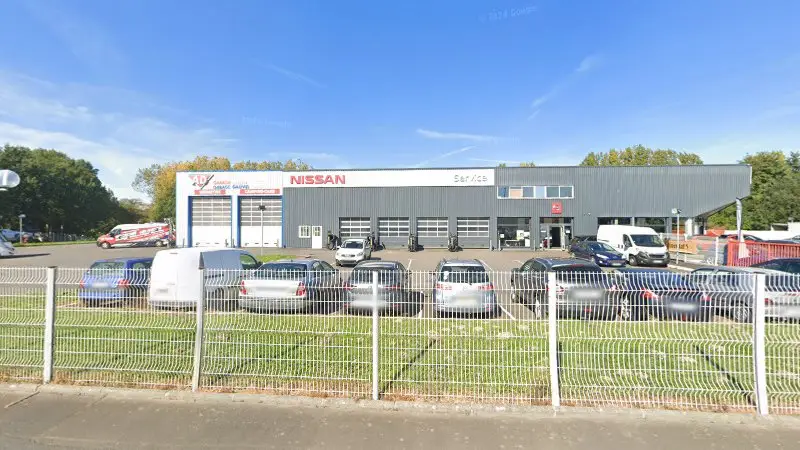 Vue de la rue devant NISSAN GROUPE GALIVEL - LE VAL SAINT PÈRE, Le Val-Saint-Père