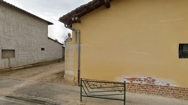Vue de la rue devant Villier Jean-Luc, Saint-André-d'Huiriat