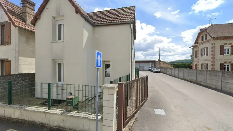 Vue de la rue devant Batteux Mecanique, Vailly-sur-Aisne