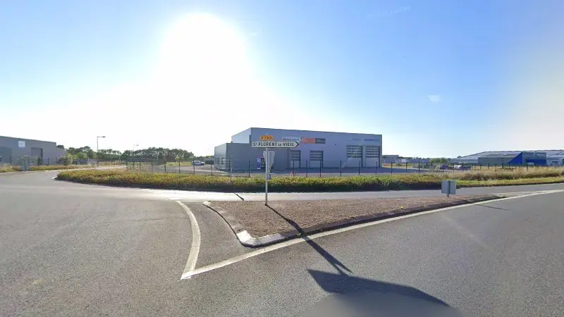 Vue de la rue devant Eurorepar Garage Frémondière, Mauges-sur-Loire
