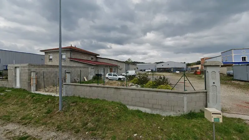Vue de la rue devant carrosserie corzani, Saint-Jean-de-Bournay