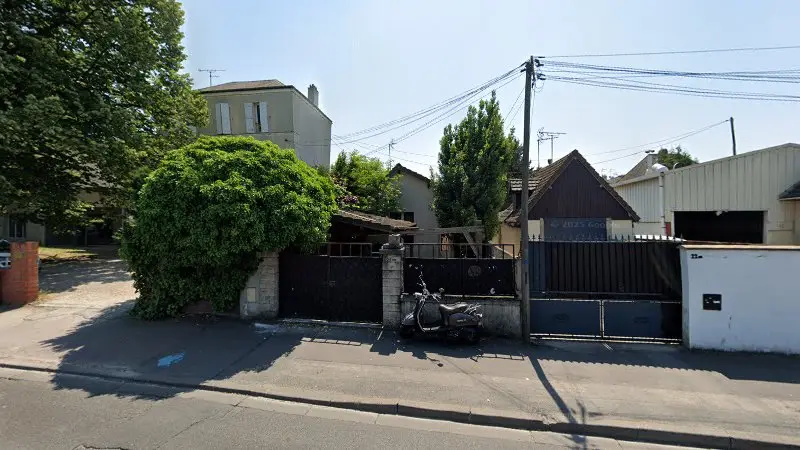 Vue de la rue devant Dahmani Rabah, Aulnay-sous-Bois