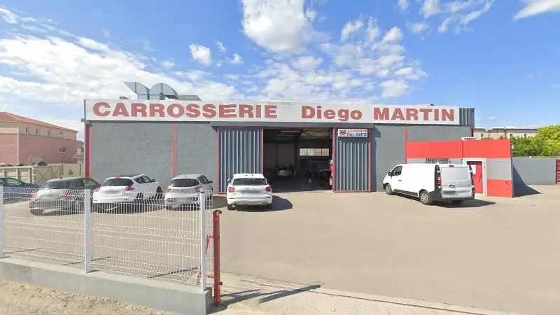 Vue de la rue devant Carrosserie Diégo Martin, Villeneuve-de-la-Raho