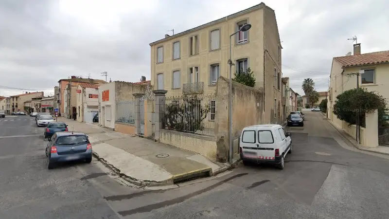Vue de la rue devant RS Europe Automobile, Salses-le-Château