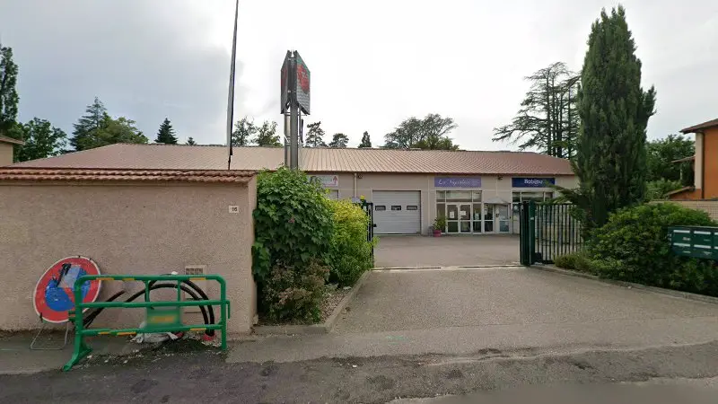Vue de la rue devant MIAMI VYCE / GESTION DE PARC AUTOMOBILE, Charbonnières-les-Bains