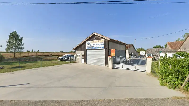 Vue de la rue devant Garage Reparation Toutes Marques, Montpouillan